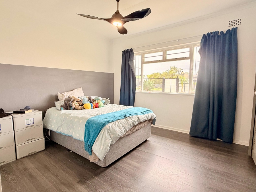 5 Bedroom Property for Sale in Sandbaai Western Cape